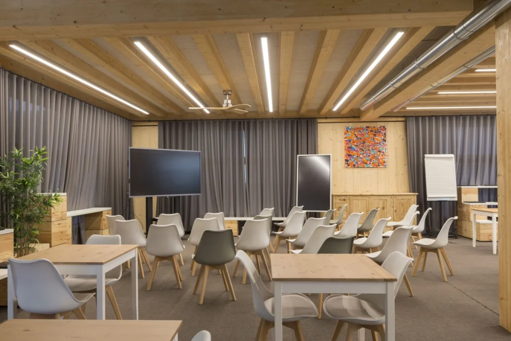 Grande salle de réunion flexible et équipée à Focus l'Orangerie Lyon