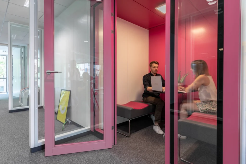 Petite salle de réunion Focus Babolat espace de coworking à Lyon 9