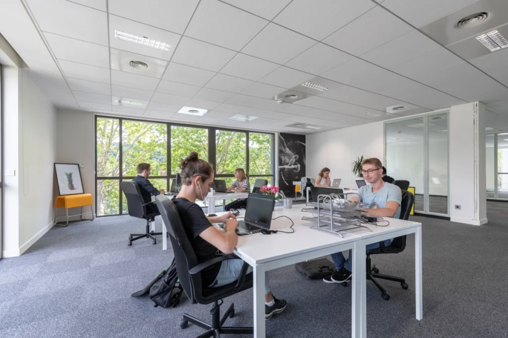 Bureau spacieux Focus Babolat espace de coworking à Lyon 9