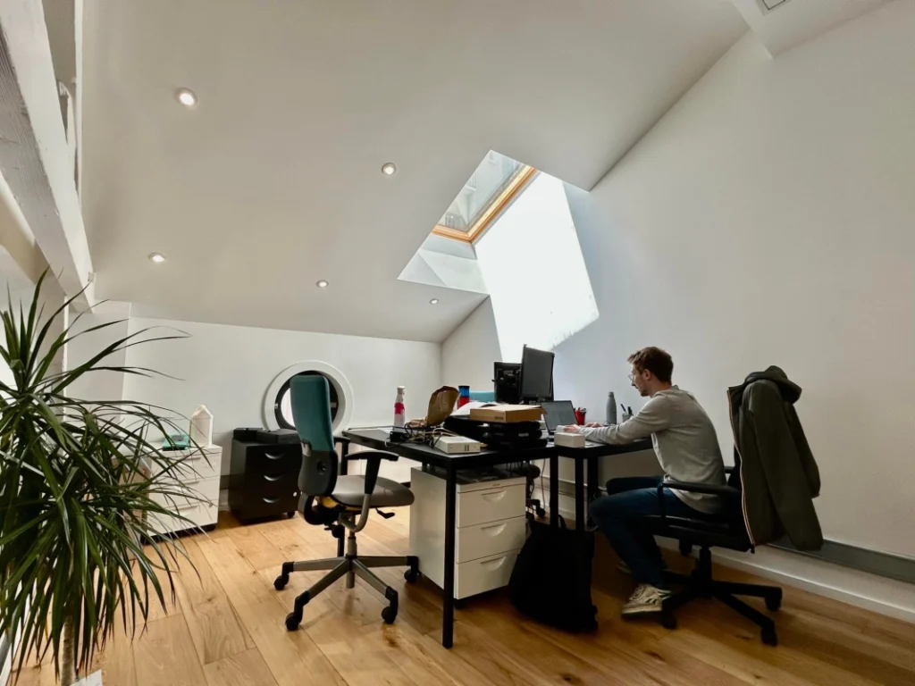 Bureau lumineux à Focus La Cabane Lyon 7