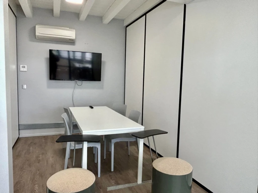 Salle de réunion équipée à Focus La Cabane Lyon 7