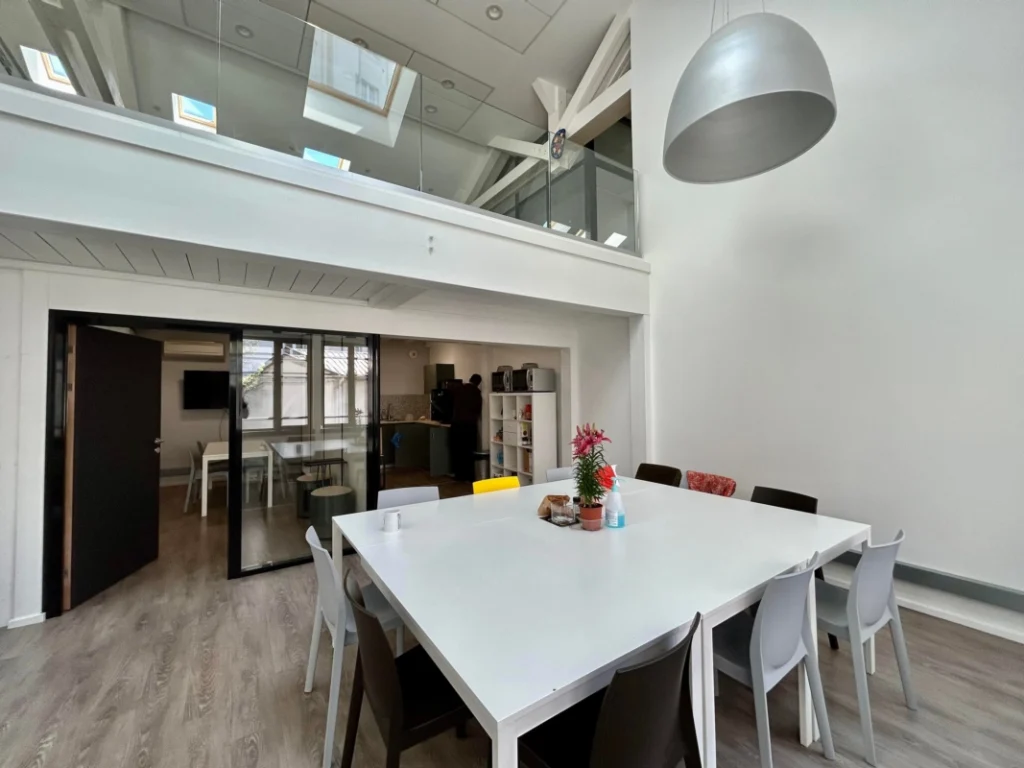 Grand espace commun à Focus La Cabane Lyon 7