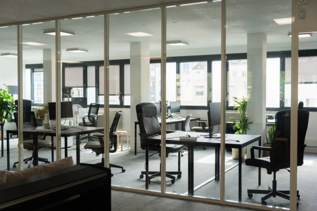 Grands bureaux lumineux Focus Clawork espace de coworking à Lyon 3