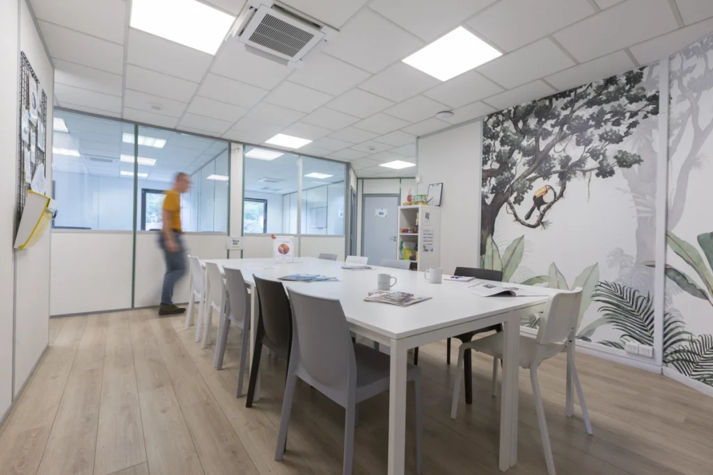 Grand espace repas à Focus Stiduio Coworking Lyon 9