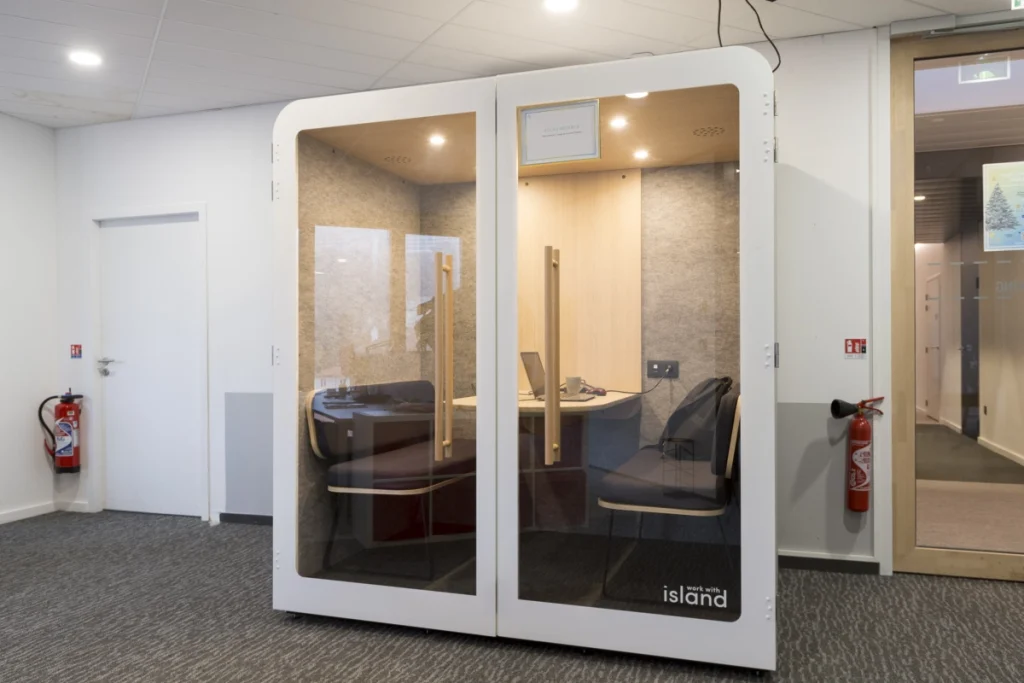 Grande bulle téléphonique à Focus Vaise Coworking Lyon 9