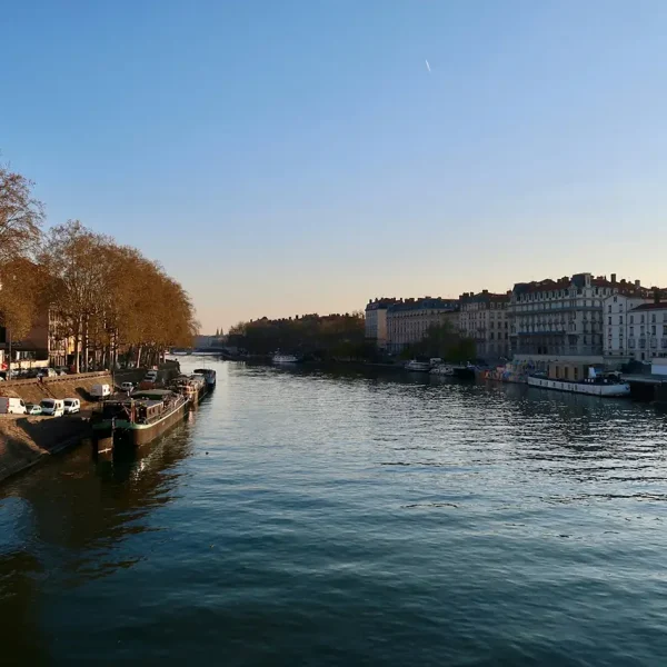 julio-hernandez-2ASg1mwc2hk-unsplash La Saône à Lyon
